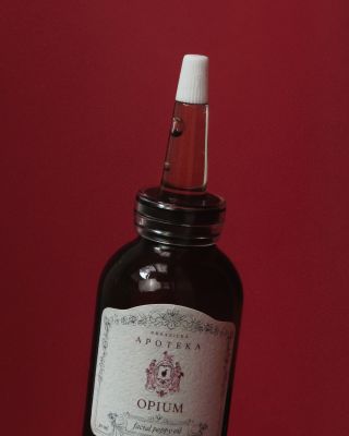 Pleťový olej Opium 🤍 je dokonalým doplňkem Alabasteru, který přináší omlazující účinky díky makovému oleji a aktivní...