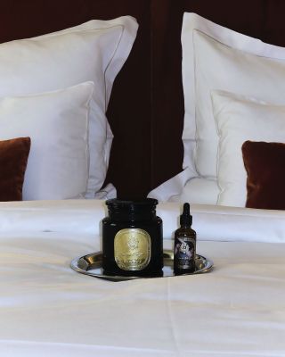 Ambientní parfém navržený k proměně tvého prostoru na opulentní a intimní symbol klidu 🤍💫 Eau de Prague pozdvihne prostor...