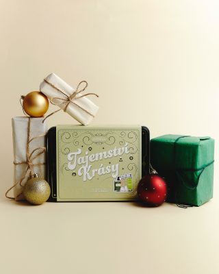 Uvnitř balíčku Tajemství krásy 🎁🥰 najdeš 💫 Mycí gel na ruce 💫 Nepoddajně svůdná 💫 Ladné nožky 💫 Krásné ruce Tajemství...